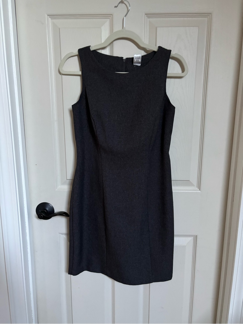 Classic structured Sleeveless Sheath Dress - Black